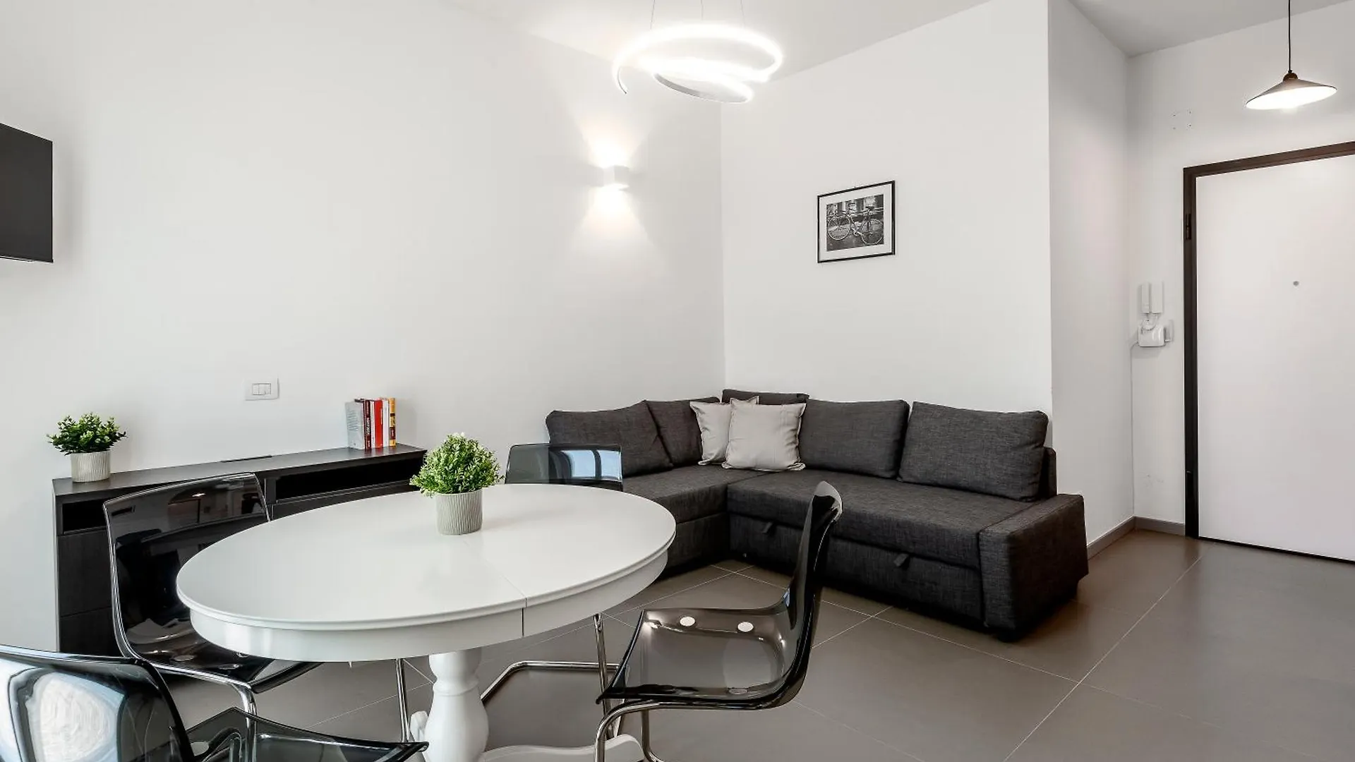 Stayeasy Piane56 Panoramic Apt Next To M5 Metro Milano